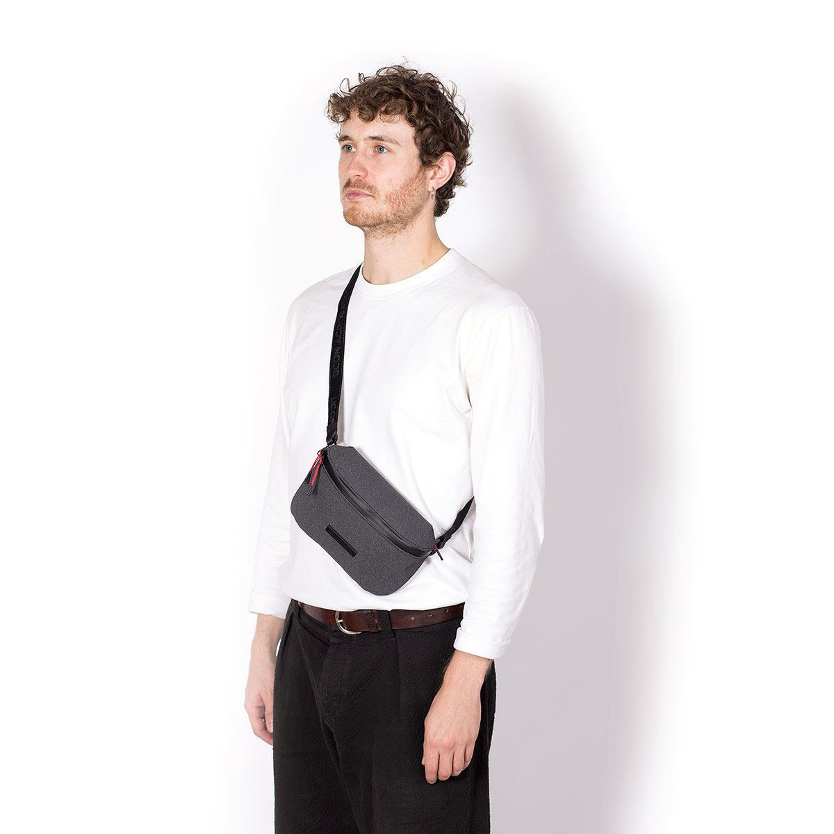 Ucon Acrobatics Jona Phantom Crossbody Tasche UA_Jona-Bag_Phantom-Series_Asphalt-Reflective_09