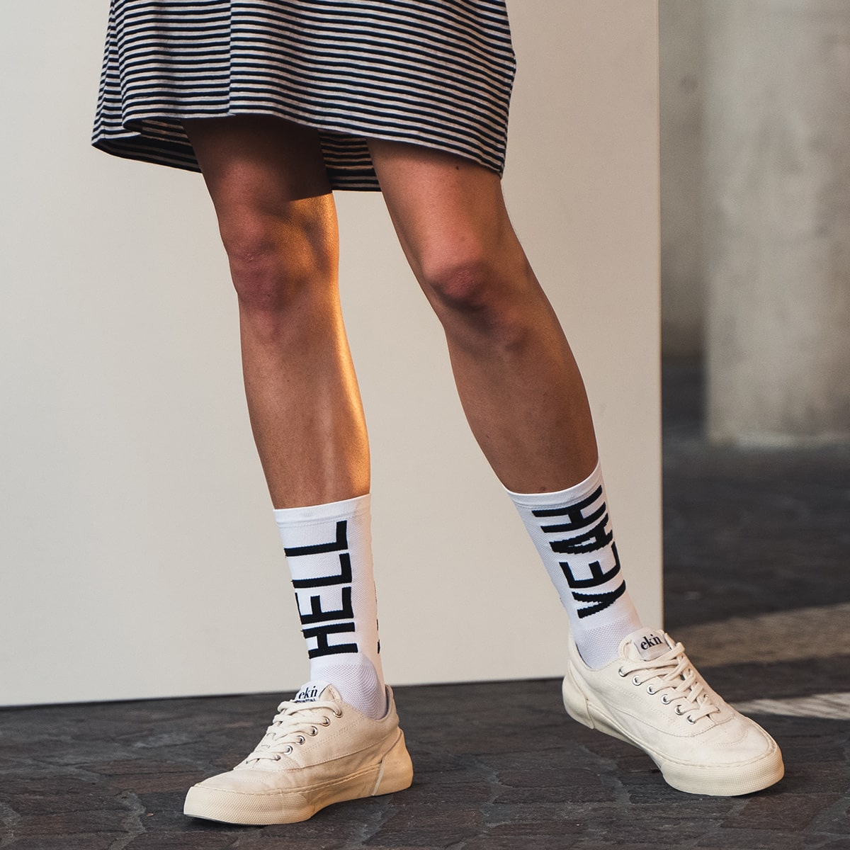 FINGERSCROSSED Hell Yeah 2.0 Radsocken Unisex outfit-lynn-ekn-keir-sneaker-3