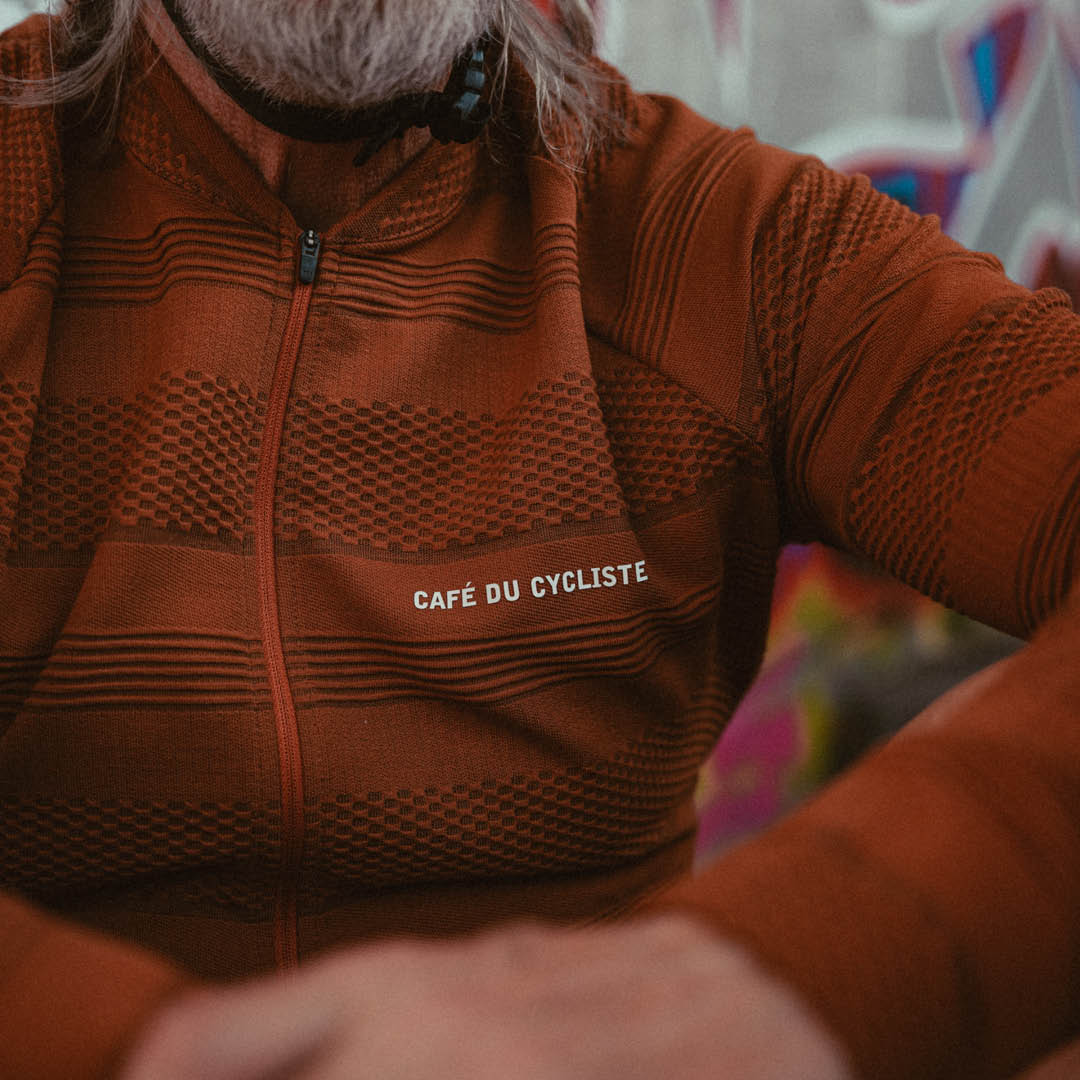 Café du Cycliste Corinne Langarm Radtrikot Herren 231009_HW23_FEED_106-1178