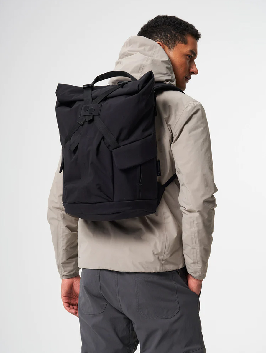 Pinqponq Kross Solid Rolltop 20L Rucksack pinqponq_KROSS_Rucksack-Rolltop_solid-black_02