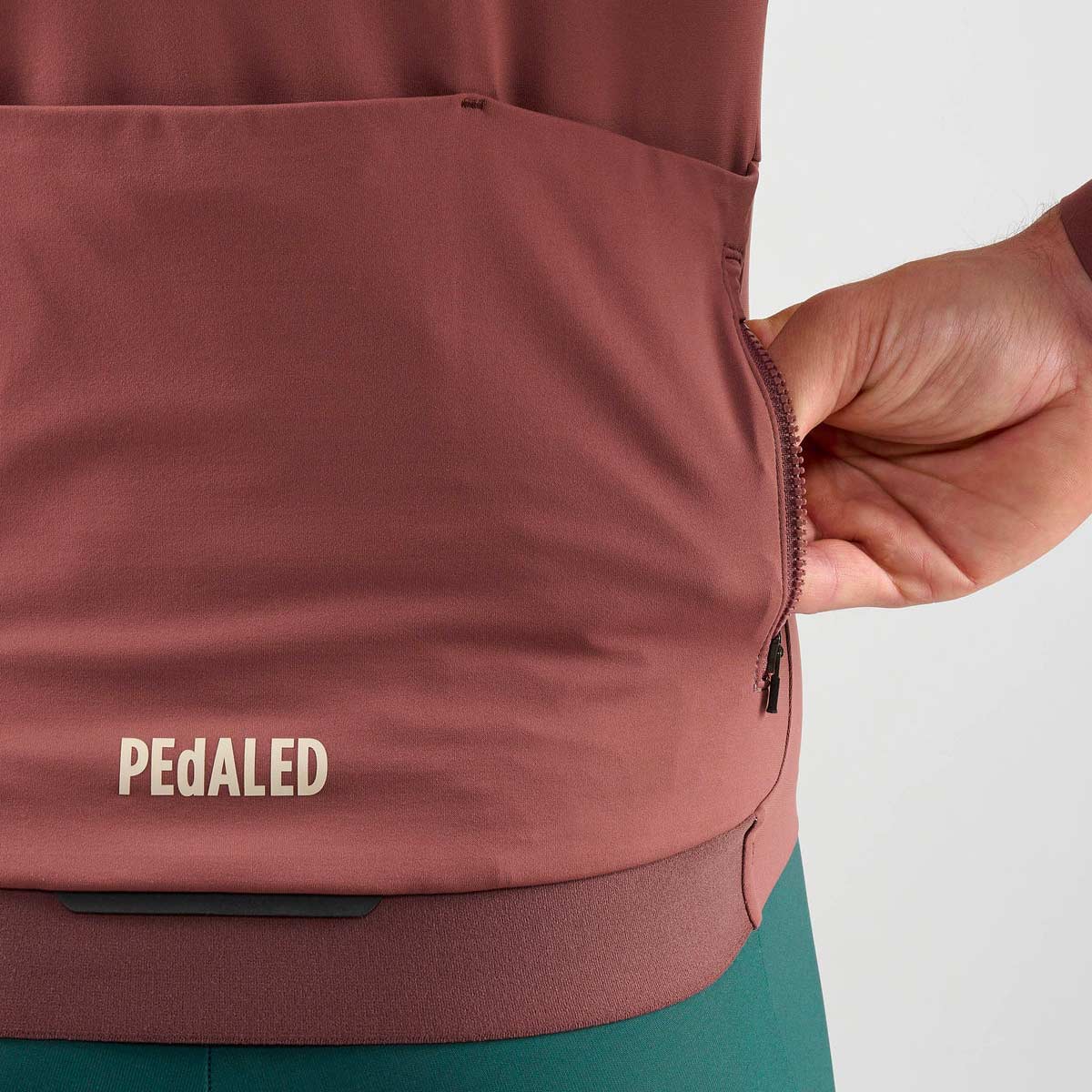 PEdALED Element Langarm Radtrikot Herren Pedaled_Element-Jersey-Men_Raisin-Purple_05