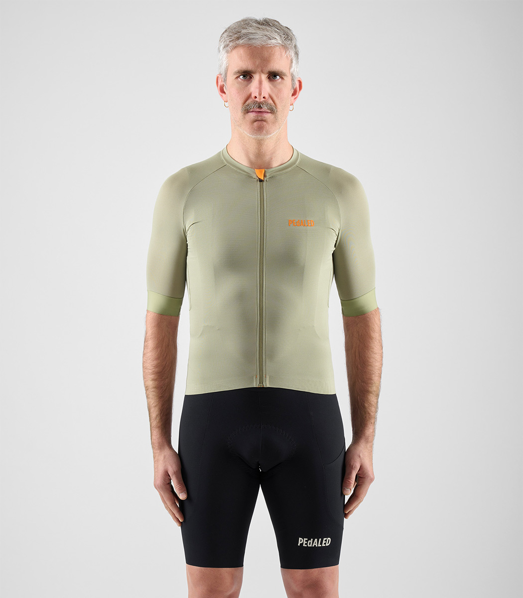 PEdALED Element Lightweight Radtrikot Herren PEdALED_ELEMENT_JERSEY-LTW_OLIVE-GREEN_03