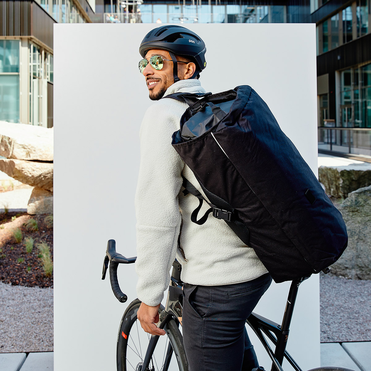 Henty CoPilot 20L Messenger Tasche outfit-mitch-copilot-messenger-henty