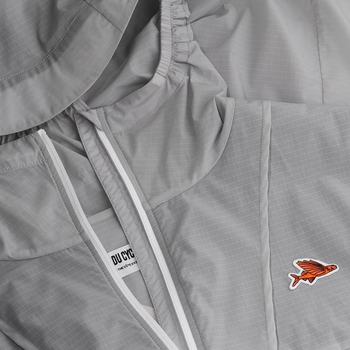Café du Cycliste Ilona Windjacke Herren Cafe-du-Cycliste-ILONA-Longsleeve-Jacket_Cloud-Grey_05