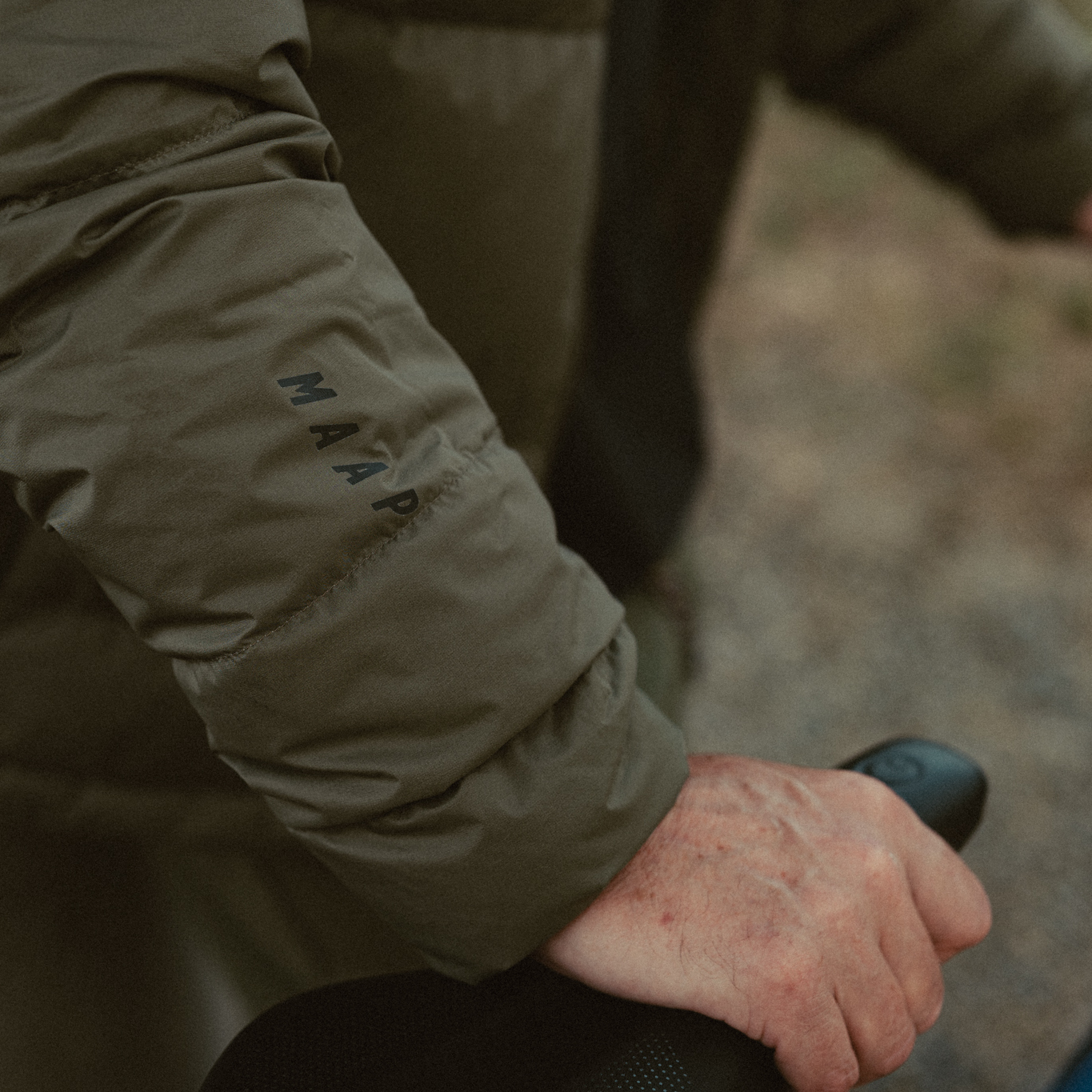 MAAP Transit Puffer Steppjacke Herren 72dpi_2756_WWW-CHRISTOF-WOLF-COM_PaulPrediger_HW23_crop