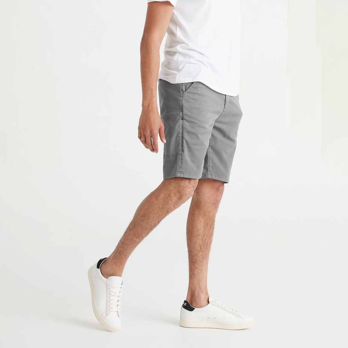 DUER Live Free Journey Shorts Men Männer Titanium Grau DUER Live Free Journey Shorts Men Männer Titanium Grau am Model seitlich