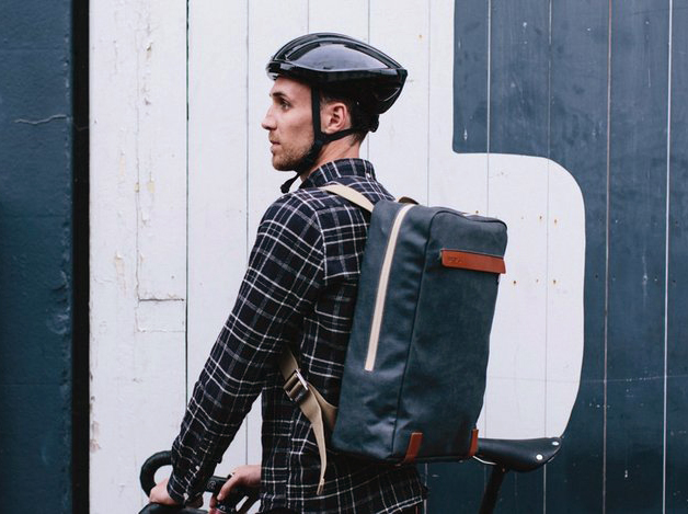 Brooks England Pickzip Canvas 20 L Rucksack Pickzip_20_on-body