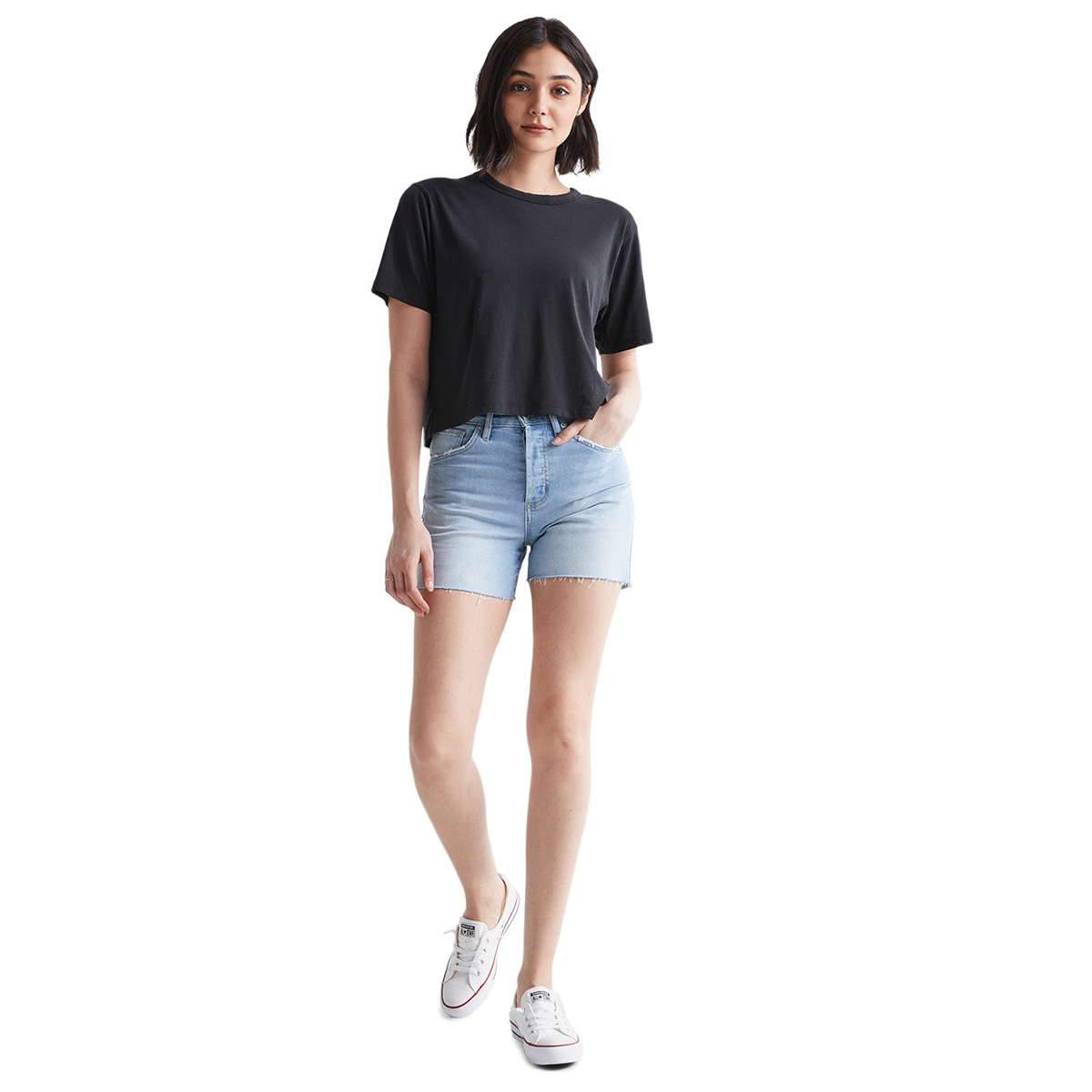 DUER High Waist Jeans Shorts Damen DUER_WSMR5323-MIDWEIGHT-DENIM-HIGH-RISE-SHORT-Light-Blue_02, Bekleidung, Kurze Hosen, Person, T-shirt, Schuh