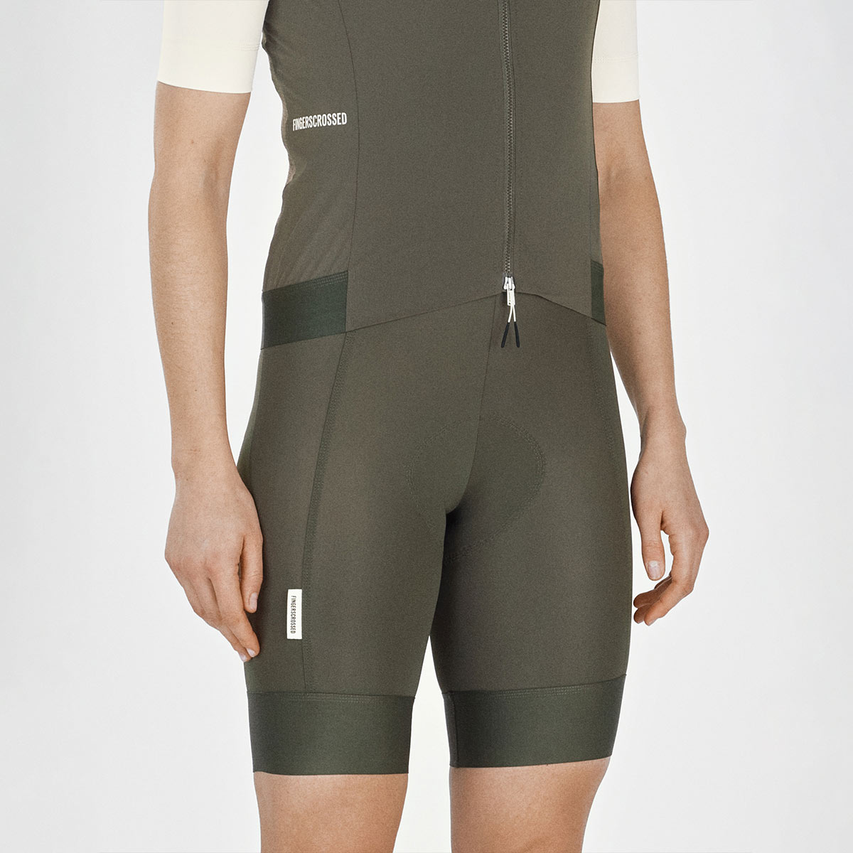 FINGERSCROSSED ##ROAD VEST WOMEN Radsport Weste Damen Windbreaker olive FINGERSCROSSED ##ROAD VEST WOMEN Radsport Weste Damen Windbreaker olive Detail vorne Bund