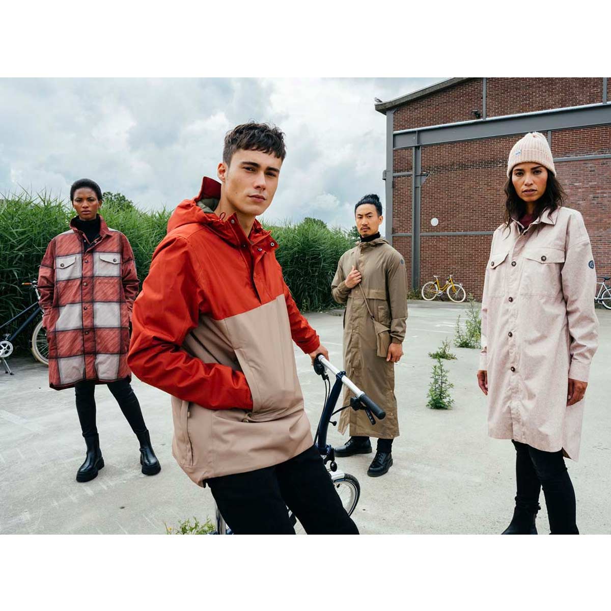 AGU Oversized Regenmantel Damen AGU-Commuter-Serie-Group-Photo