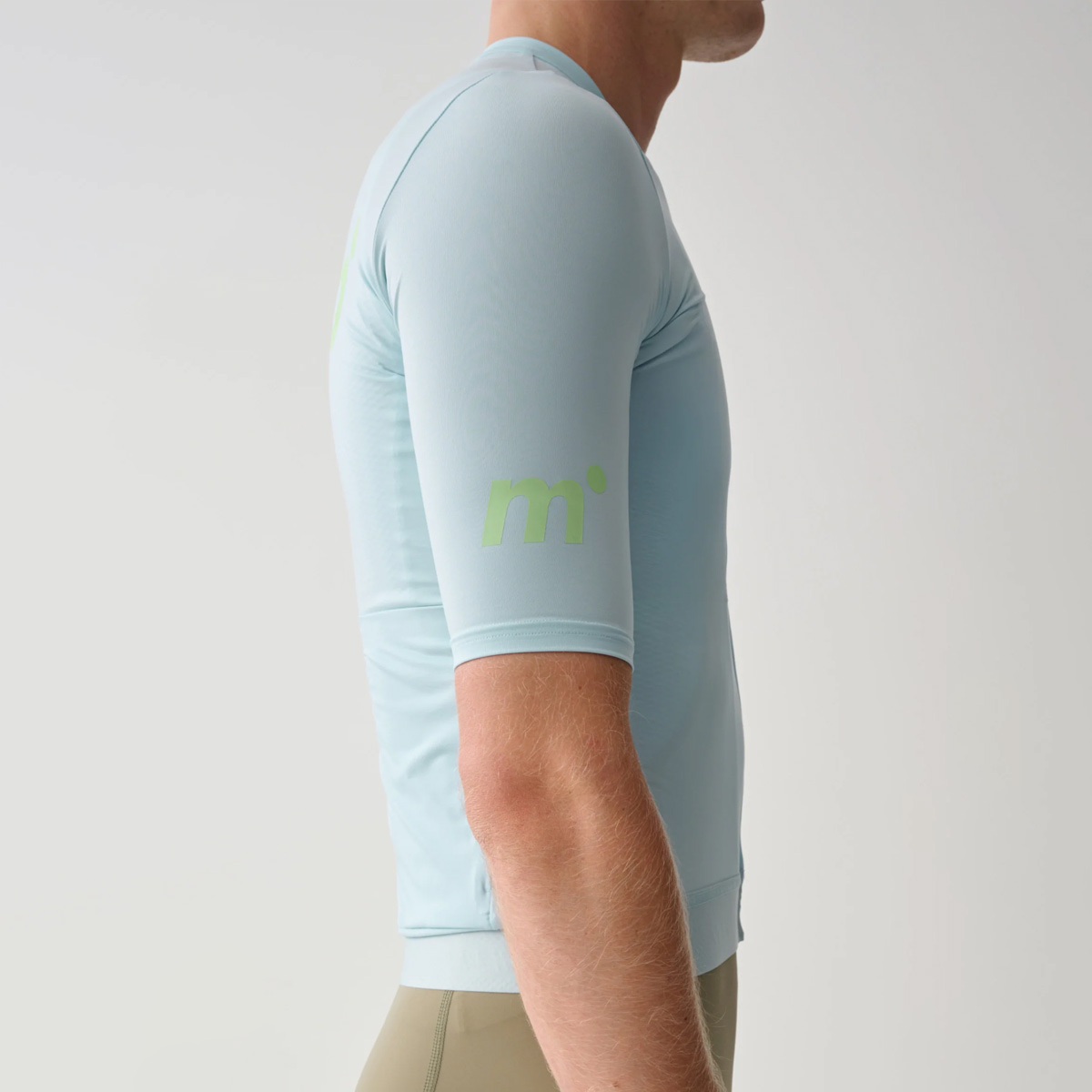 MAAP Training Jersey Men Radsport Trikot Stella Blue Blau MAAP Training Jersey Men Radsport Trikot Stella Blue Blau am Model von der Seite