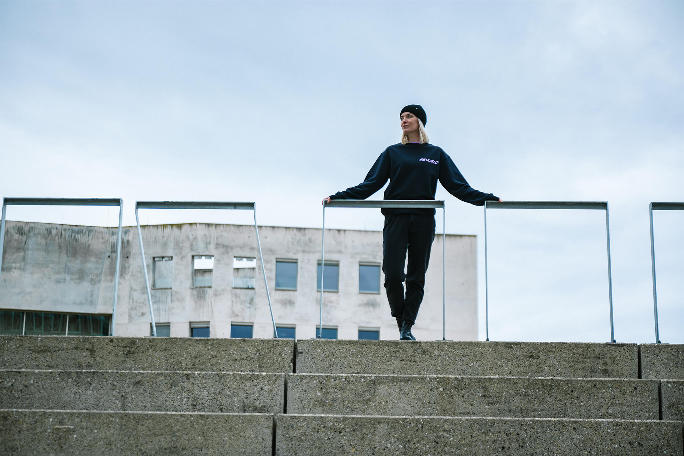 GENVELO_Sweatshirt_Damen_schwarz_Banner