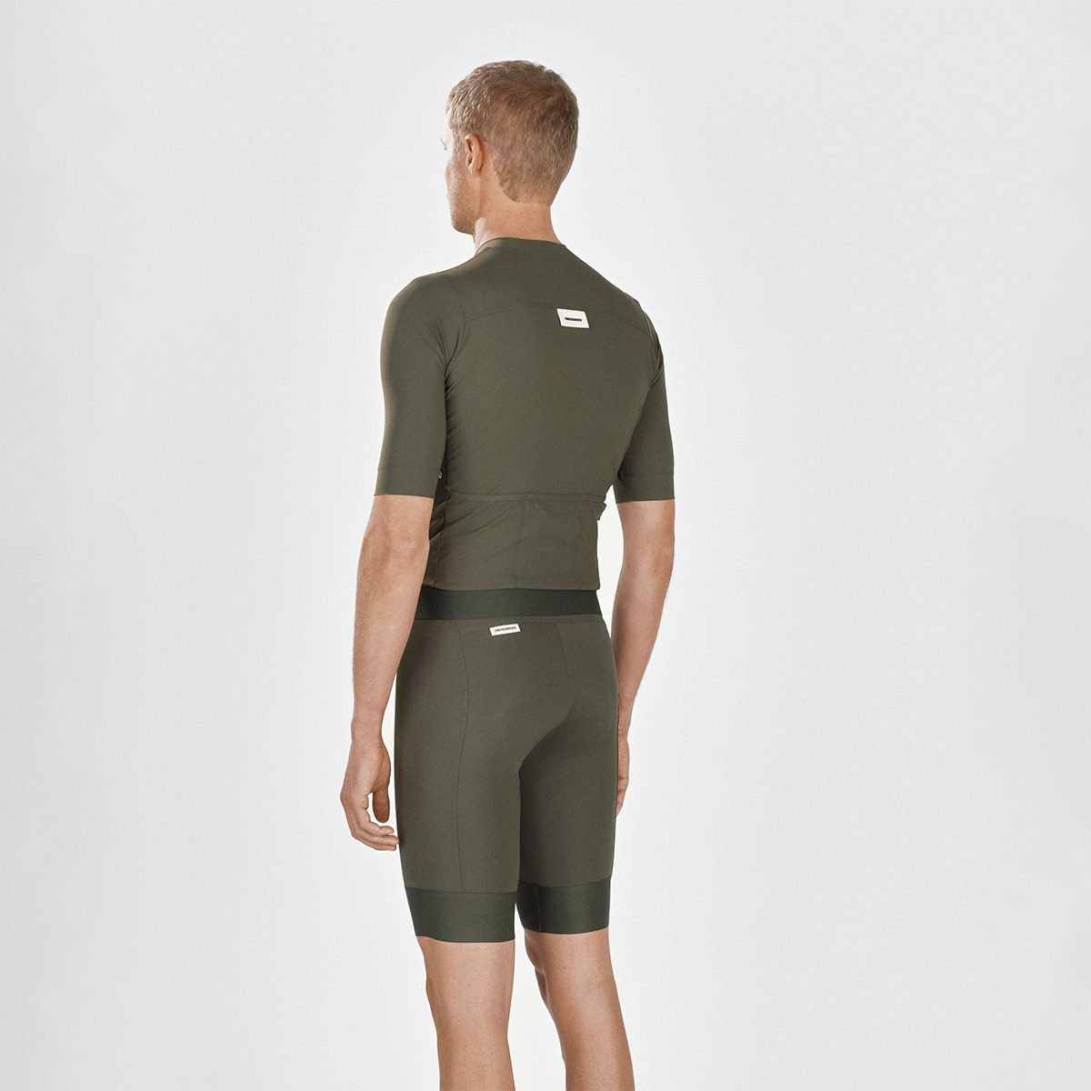 FINGERSCROSSED ROAD JERSEY MEN Fahrradtrikot Trikot Rennrad Männer kurzarm shortsleeve olive FINGERSCROSSED ROAD JERSEY MEN Fahrradtrikot Trikot Rennrad Männer kurzarm shortsleeve olive on Model hinten