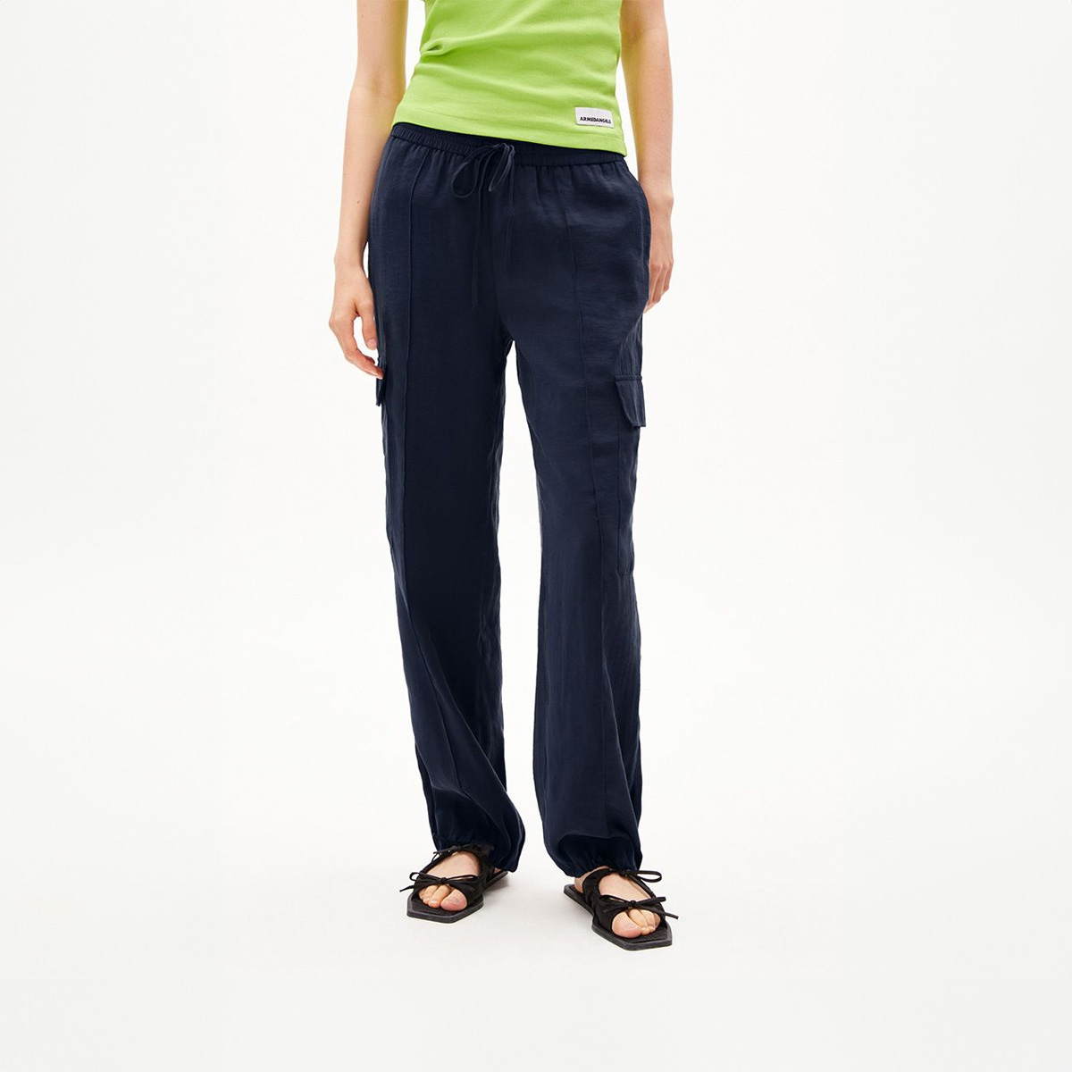 ARMEDANGELS Taraanehaa Cargohose Damen AA_30006051-1237_TARAANEHAA_black_03