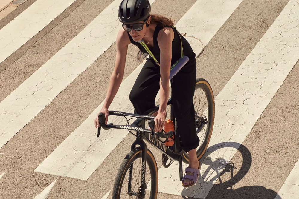 Café du Cycliste Fabius Fotochrome Fahrradbrille Unisex Imogen_Outfit_4-2