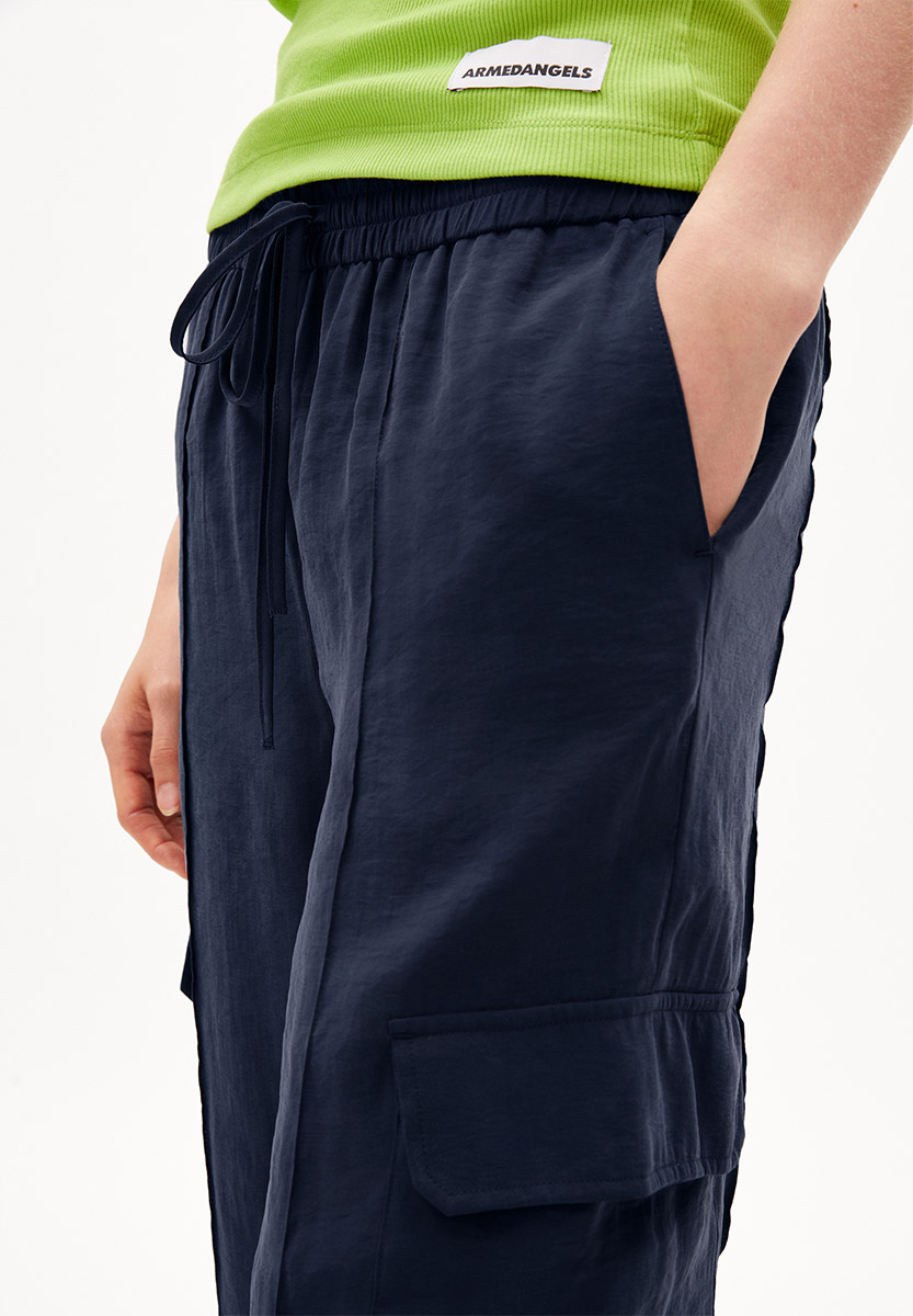 ARMEDANGELS Taraanehaa Cargohose Damen AA_30006051-1237_TARAANEHAA_black_04