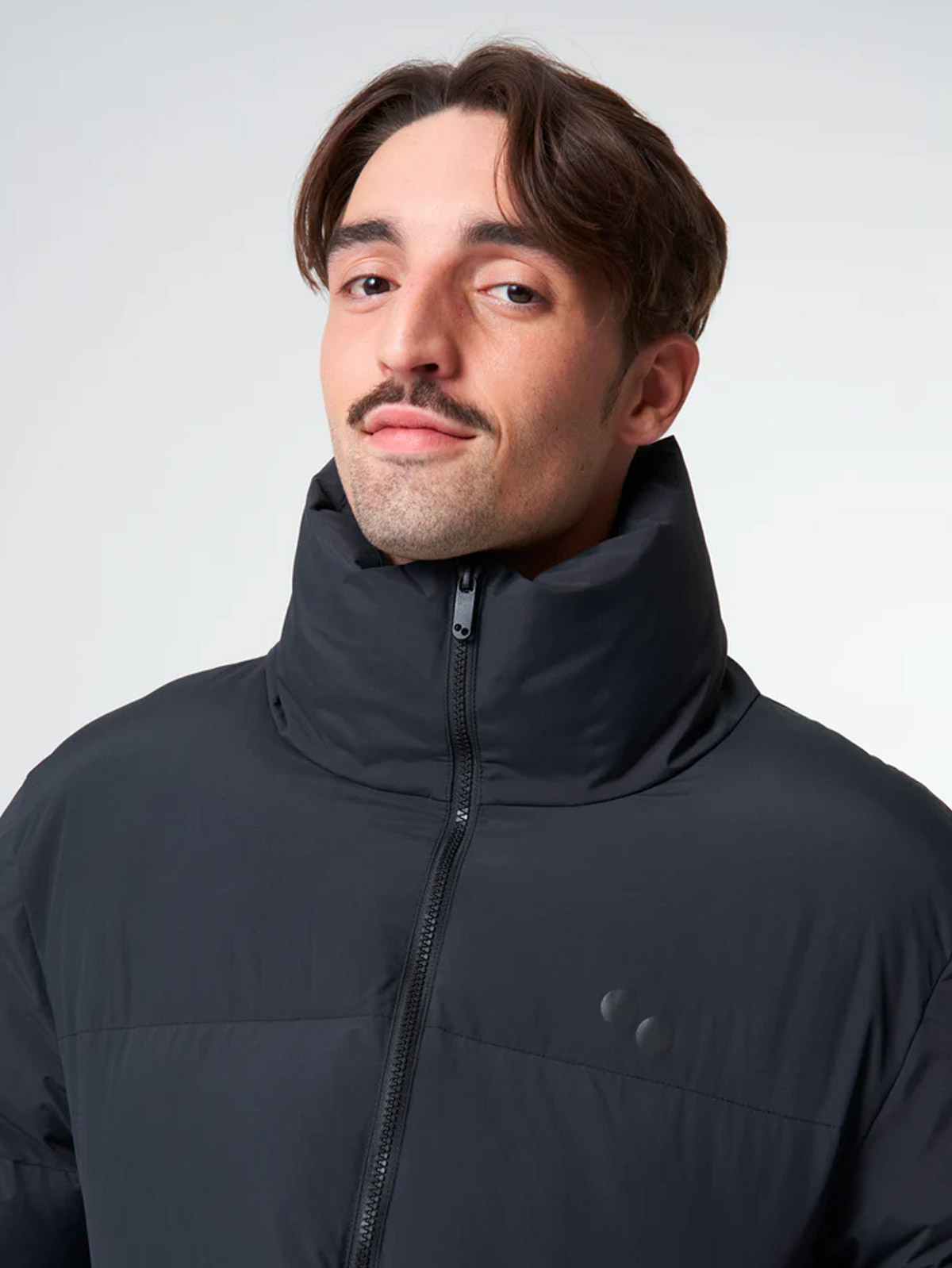 Pinqponq Puffer Steppjacke Unisex pinqponq_Puffer-Jacket_Unisex_Peat-Black_08, Mantel, Jacke, Erwachsener, Mann, Person