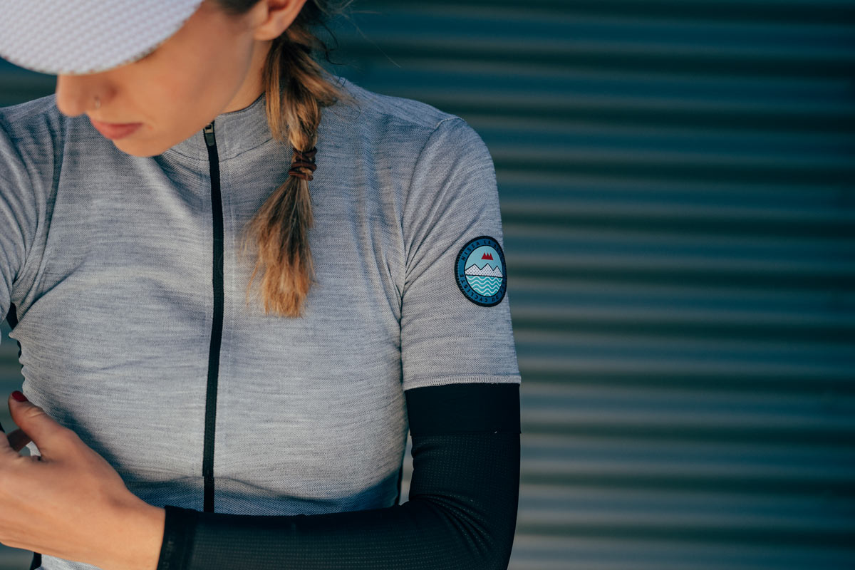 Café du Cycliste Lola Armlinge Unisex Cafe_du_Cycliste_LOLA-arm-B_Waterrepellent-Thermal-armwarmer_BLACK_1