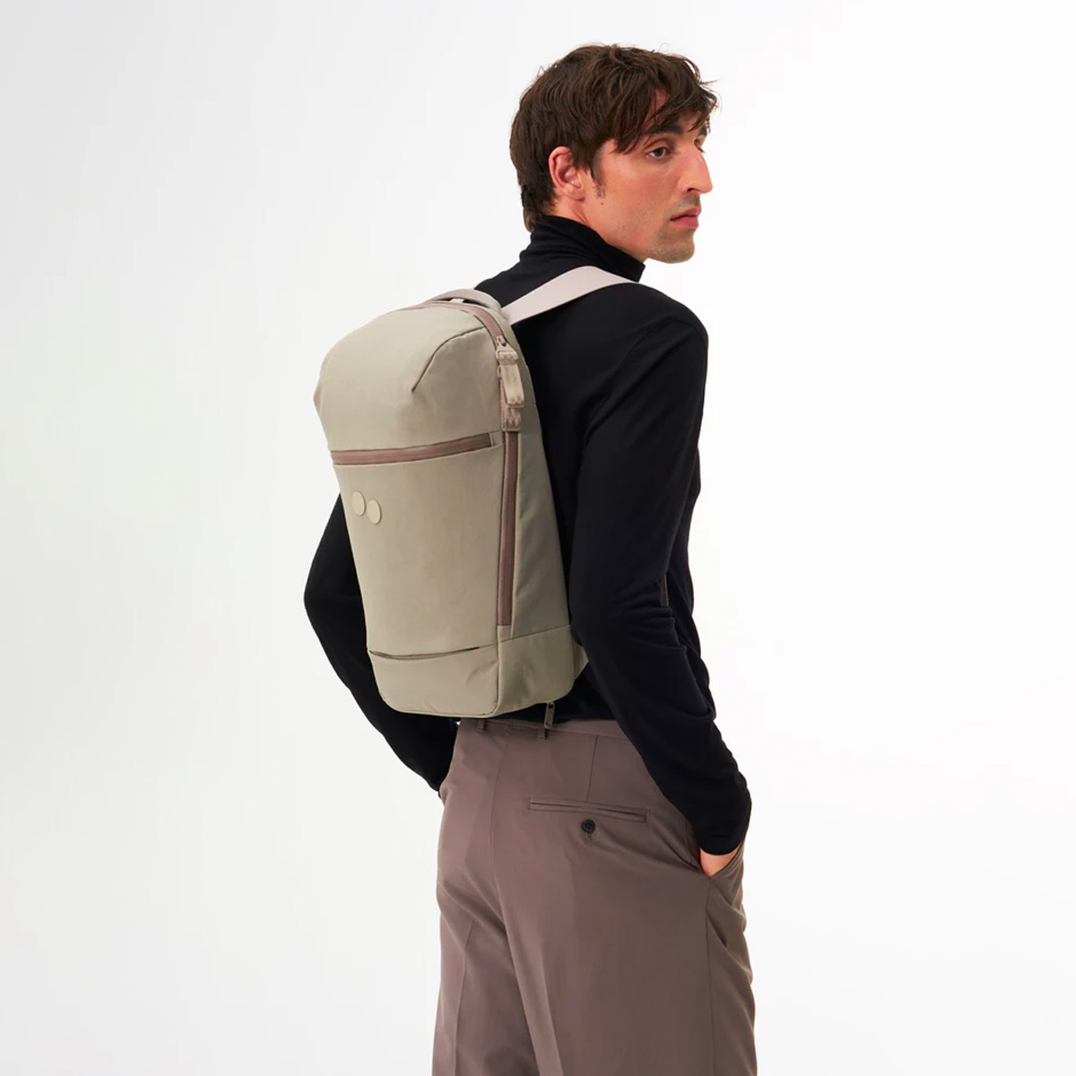 Pinqponq Kontor 16L Business Rucksack pinqponq_KONTOR-Crinkle-Tagesrucksack_Taupe_08