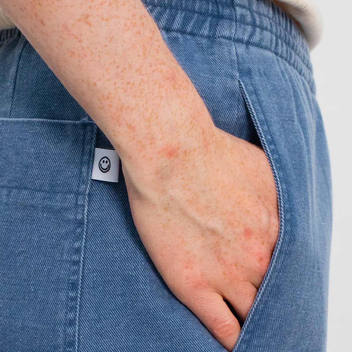 ROTHOLZ Denim Wide Leg Hose Unisex Rotholz_DenimWidePantRecycledCotton-WashedBlue_08, Person, Haut