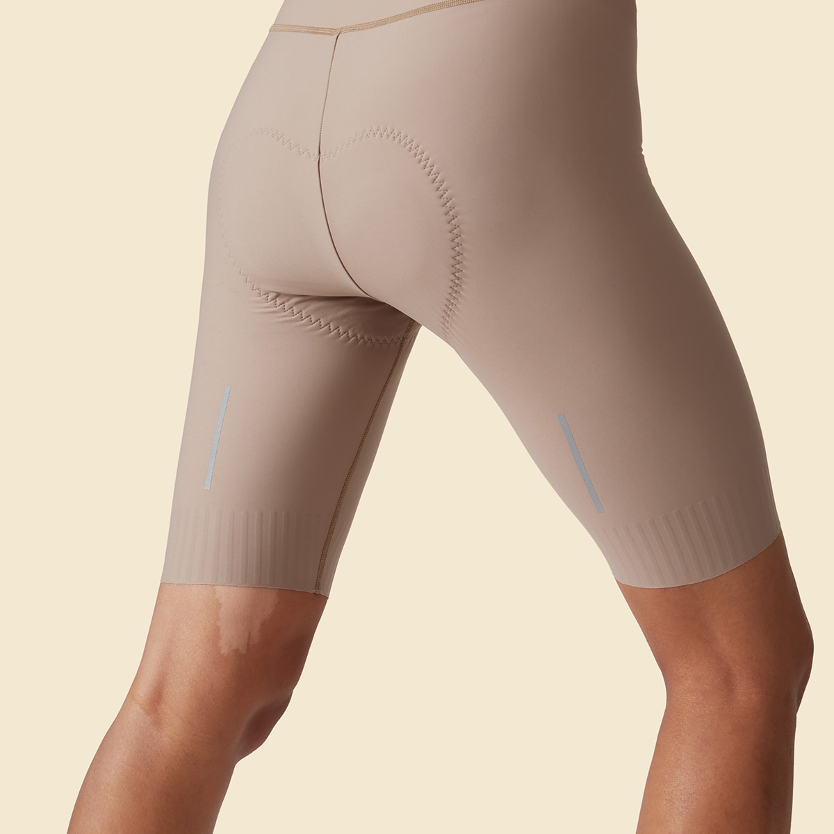 Café du Cycliste Marinette Bib Fahrradhose Damen Cafe-du-Cycliste-MARINETTE_Womens-Bibshort_Oyster_06
