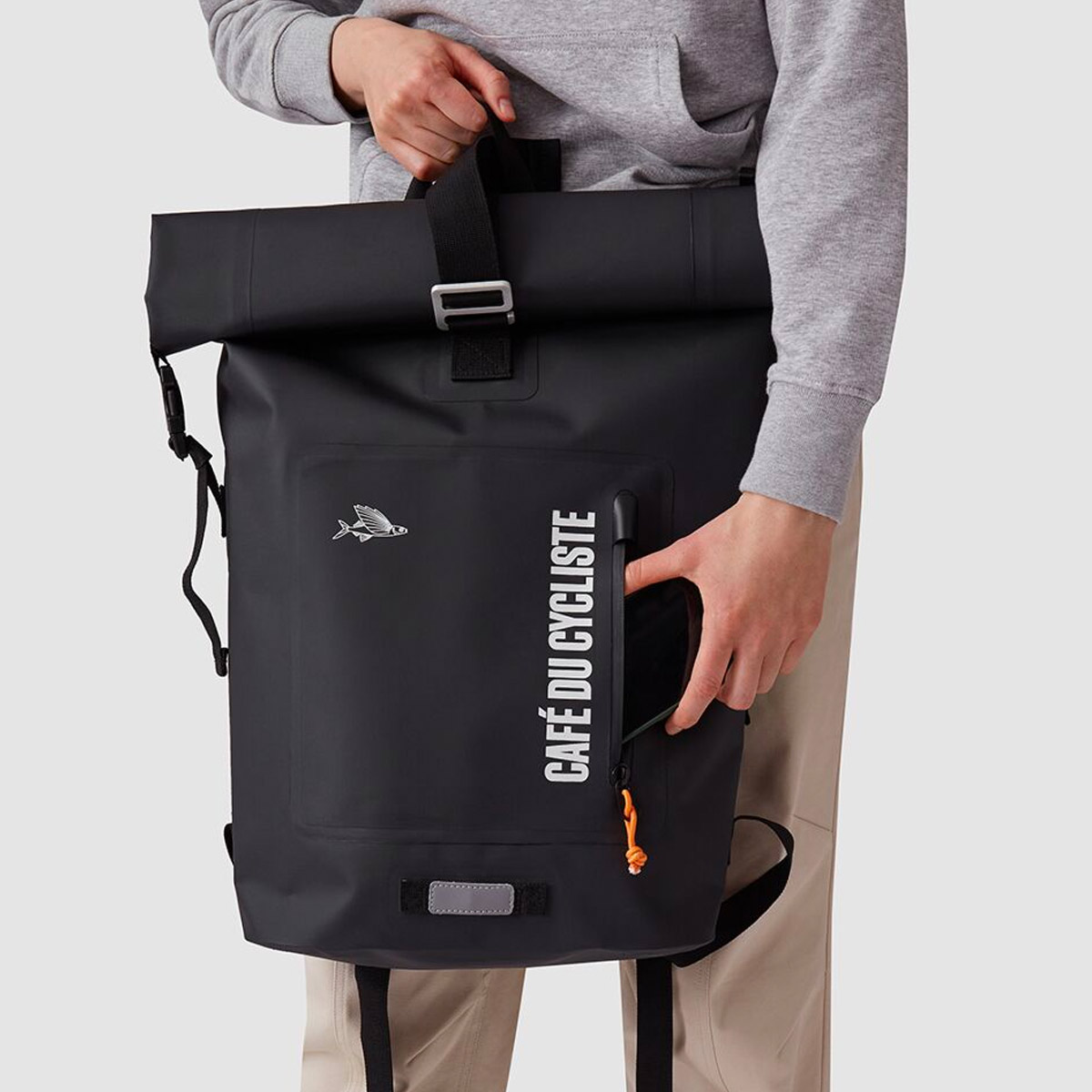 Café du Cycliste Wasserdichter 30L Rucksack Cafe-du-Cycliste_O-LUG-BACKP2_Waterproof-Backpack_black_02