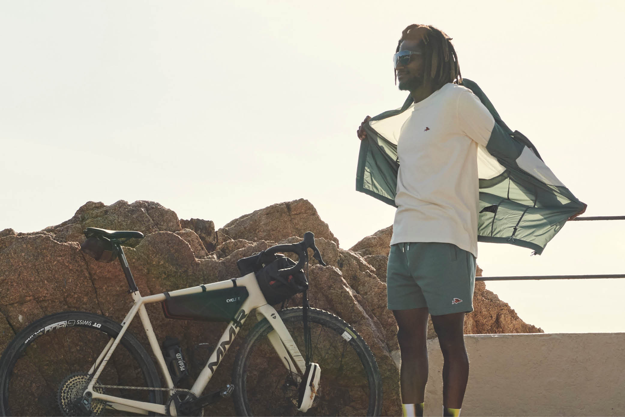 Café du Cycliste Maria Langarmshirt Unisex 240517_Outfits_Artikel21