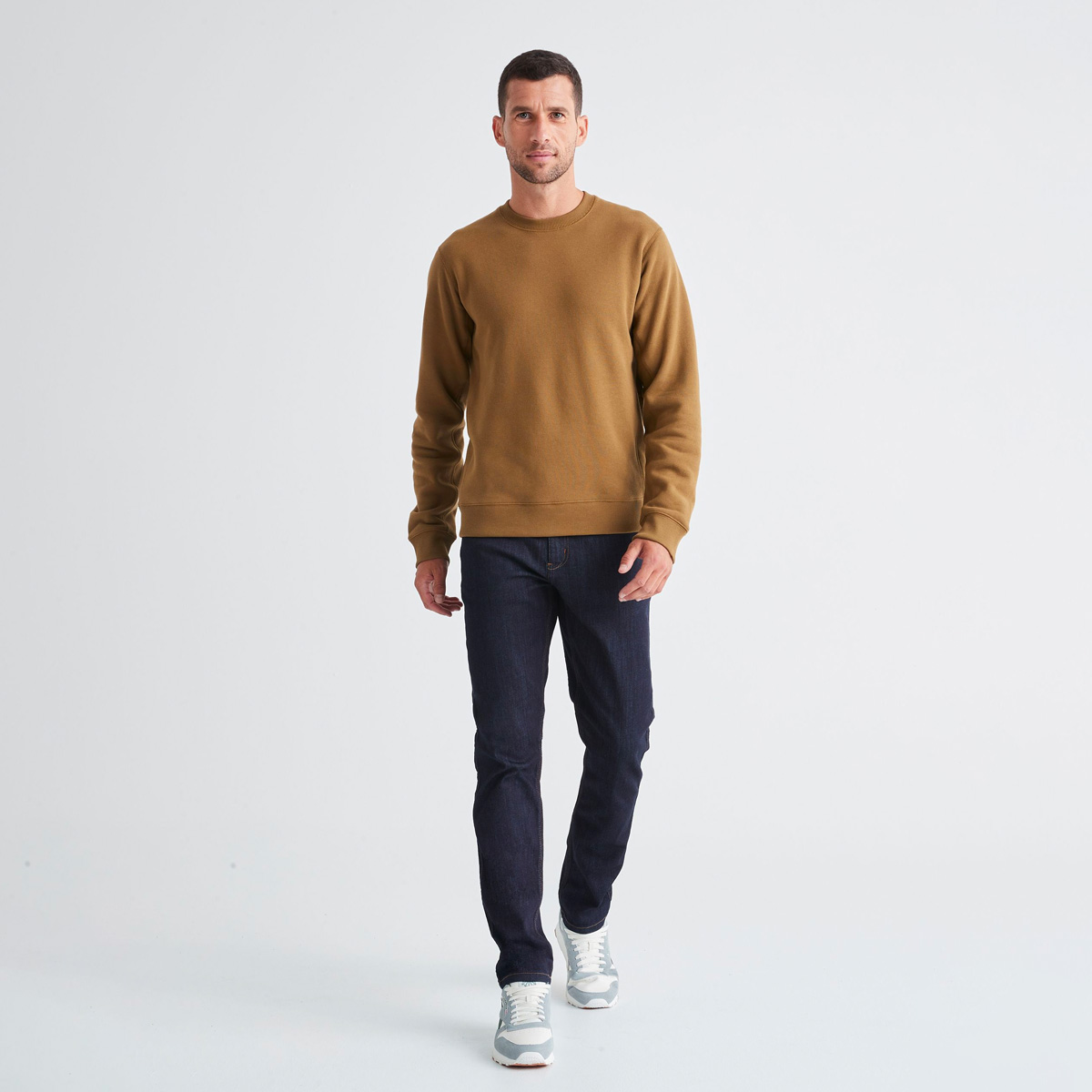 Performance Denim Relaxed Taper Jeans Men Duer_Performance-Denim-Relaxed-Taper-Jeans-Men_Heritage-Rinse_10
