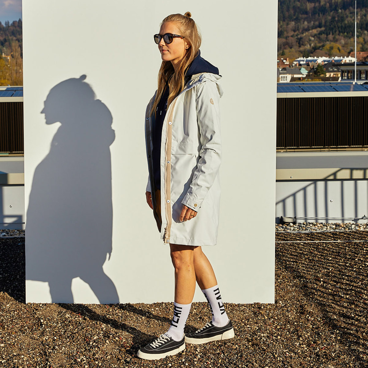 AGU Undyed Regenjacke Damen outfit-annika-undyed-rain-parka-women-agu-2