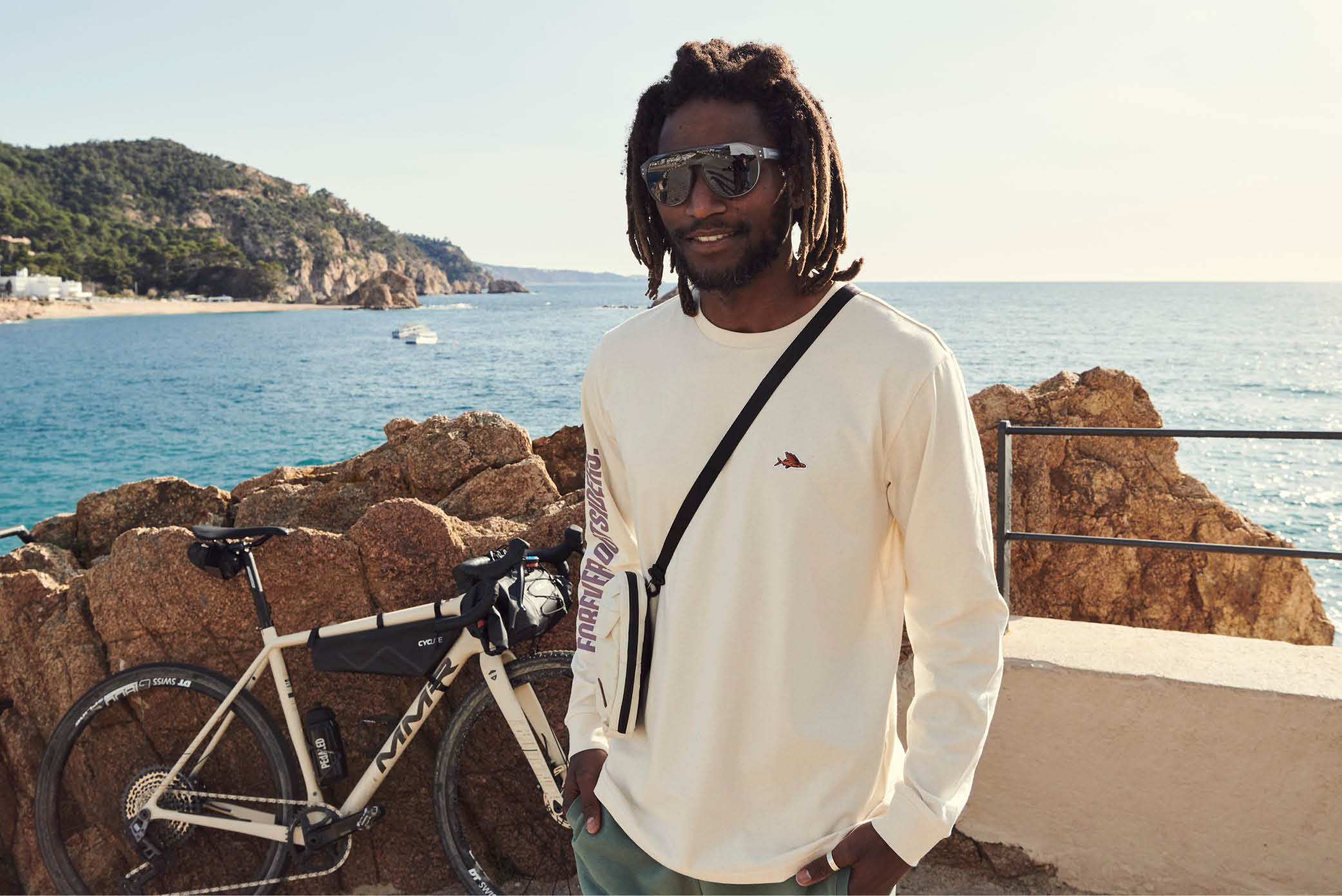 Café du Cycliste Maria Langarmshirt Unisex 240517_Outfits_Artikel16