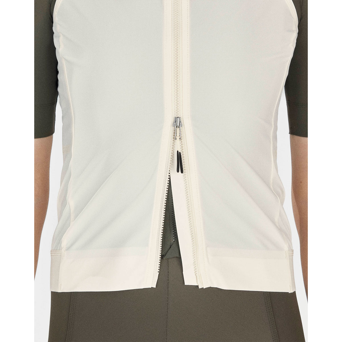FINGERSCROSSED ##ROAD VEST WOMEN Radsport Weste Damen Windbreaker antique cream beige weiss FINGERSCROSSED ##ROAD VEST WOMEN Radsport Weste Damen Windbreaker antique cream beige weiss Detail 2 way ZIP
