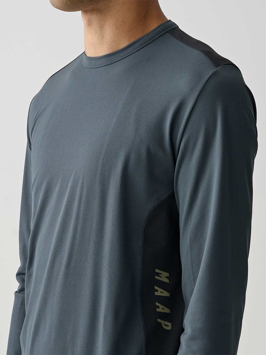 MAAP Alt_Road Tech Langarmshirt Herren Maap_MPMTO241124_MIDN-Alt_Road-Tech-LS-Tee_Midnight_05