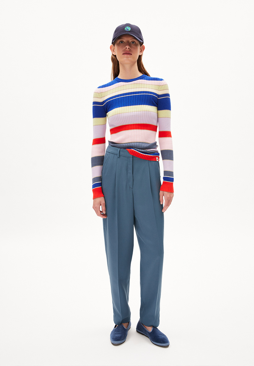 ARMEDANGELS Alaania College Strickpullover Damen AA_30006008_-ALAANIA-COLLEGE-STRIPE_dynamo-blue-red-alert_03