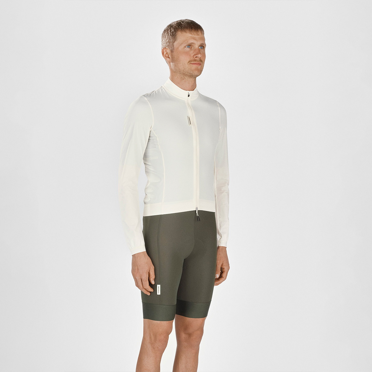 FINGERSCROSSED ROAD WIND JACKET MEN Windjacke Windbreaker Regenjacke Männer Radsport Rennrad antique cream weiss beige FINGERSCROSSED ROAD WIND JACKET MEN Windjacke Windbreaker Regenjacke Männer Radsport Rennrad antique cream weiss beige on Model vorne