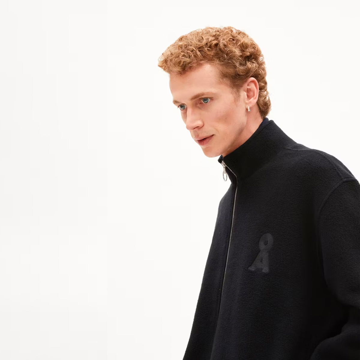 ARMEDANGELS Bresaa Felpa Fleecejacke Herren ArmedAngels_BRESAA-FELPA-Sweat-Jacke-Men_black_04, Person, Photographie, Portrait, Blond, Vlies