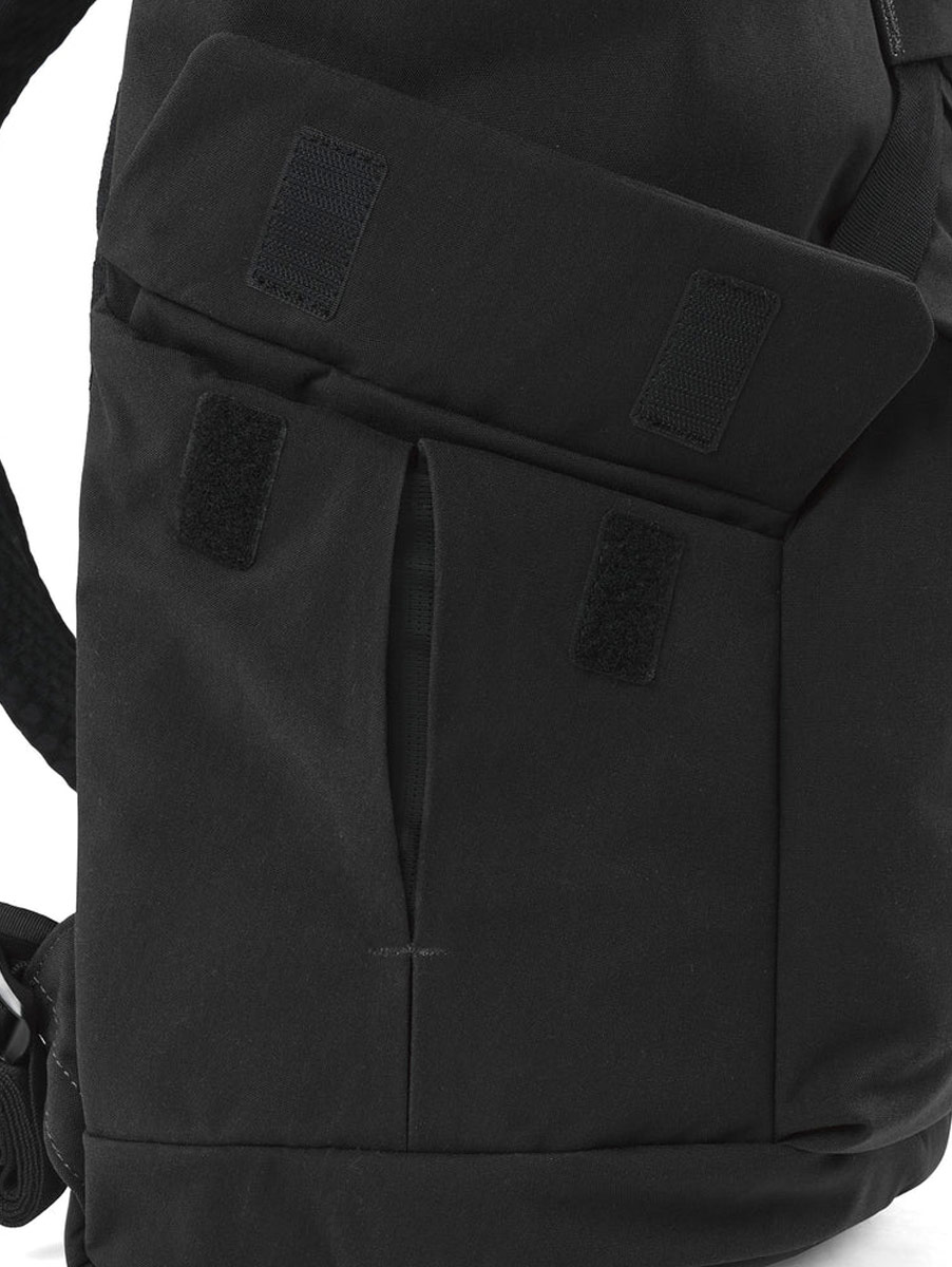 Pinqponq Kross Solid Rolltop 20L Rucksack pinqponq_KROSS_Rucksack-Rolltop_solid-black_09