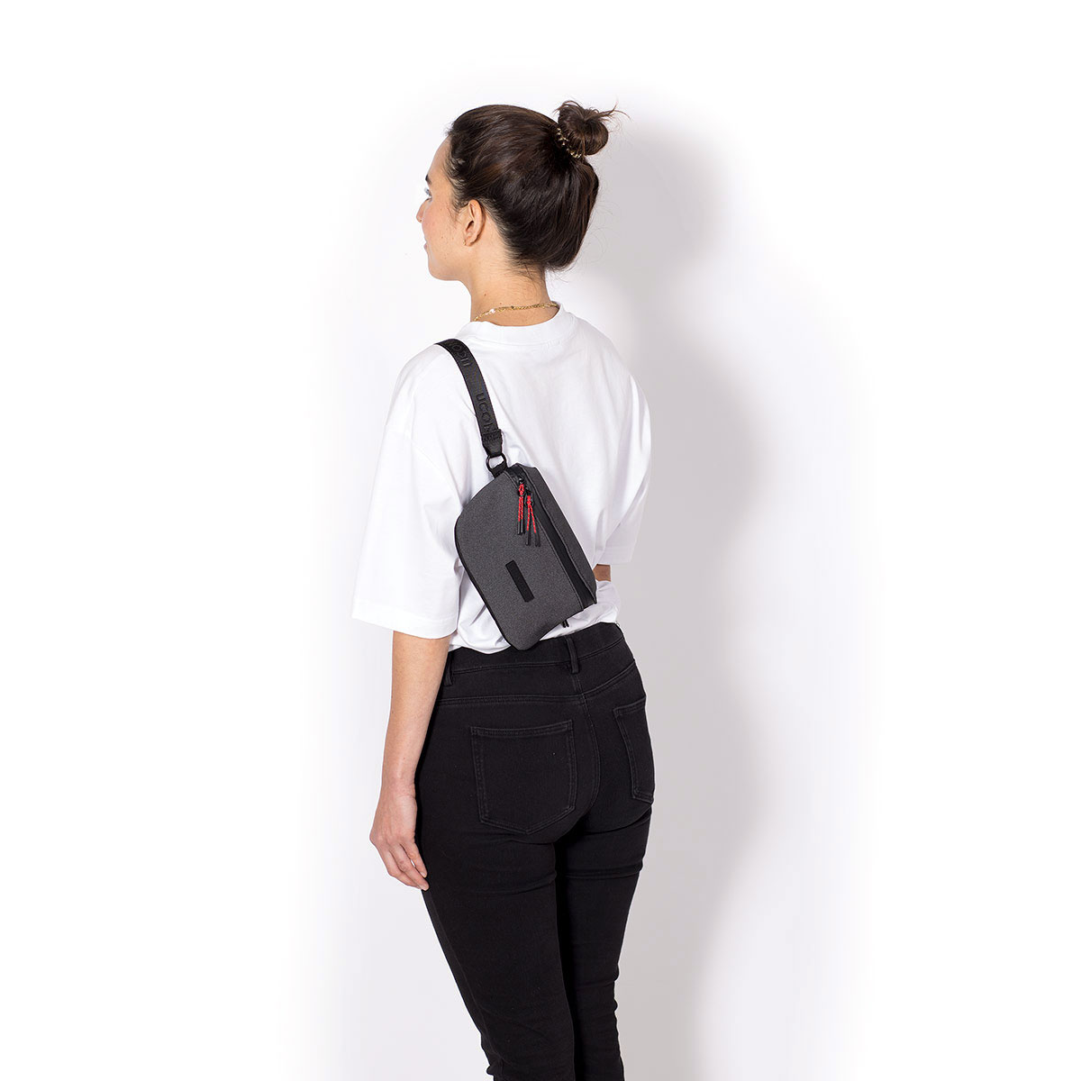 Ucon Acrobatics Jona Phantom Crossbody Tasche UA_Jona-Bag_Phantom-Series_Asphalt-Reflective_08