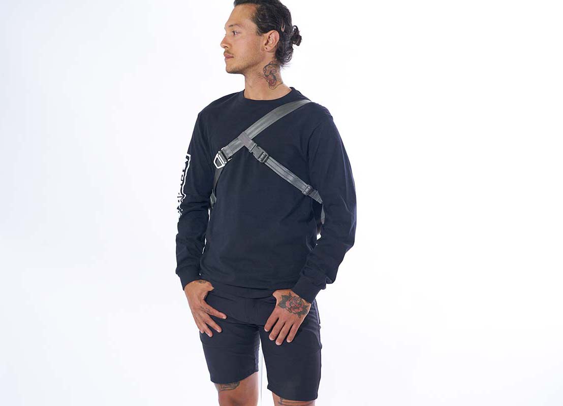 Chrome Industries Simple Messenger MD 12 L Umhängetasche BG-332-Chrome-Simple-Messenger-MD-on-body