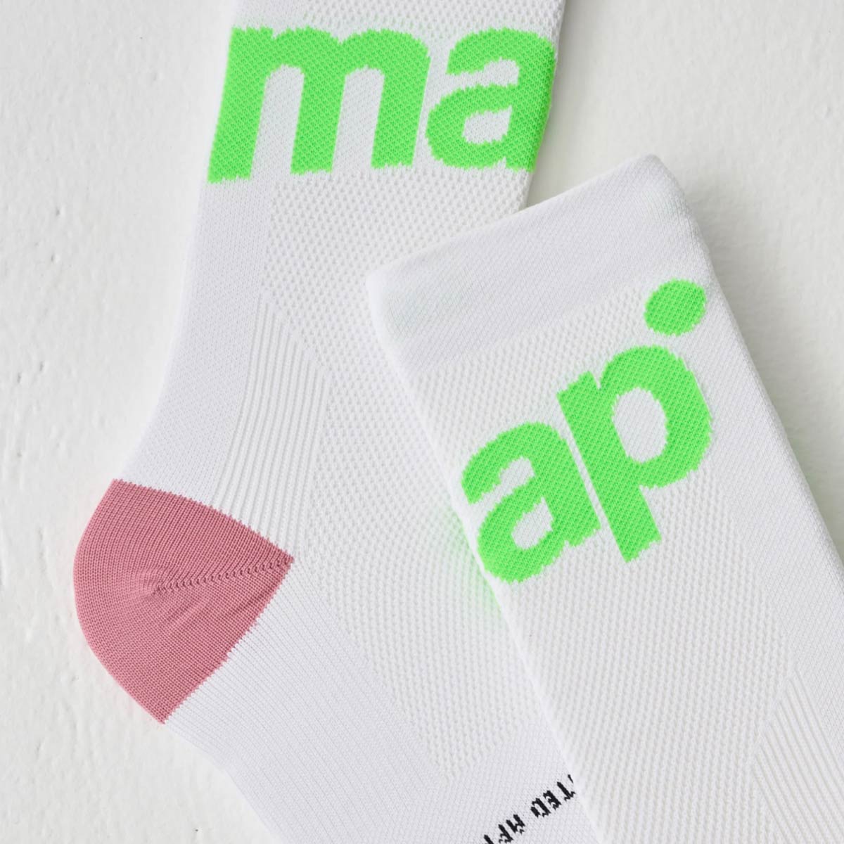 Maap Training Socks Radsport Unisex White Fluoro Lime weiss Maap Training Socks Radsport Unisex White Fluoro Lime weiss Details Stoff Logo