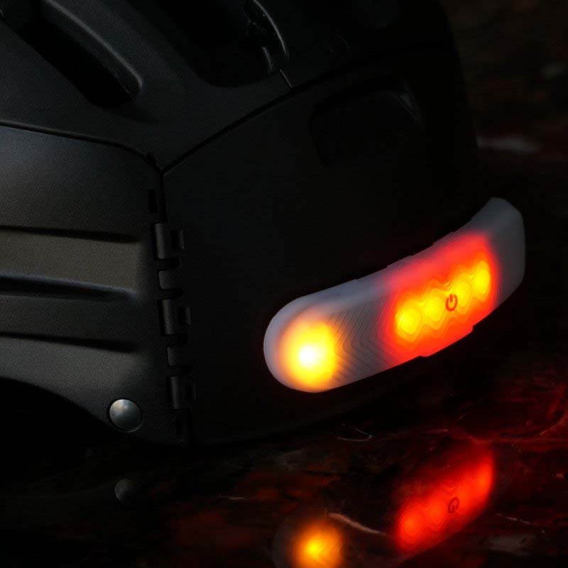 Overade Blinxi LED-Beleuchtung für Fahrradhelme mit Blinker  Overade-Blinxi-Licht-an-on-body