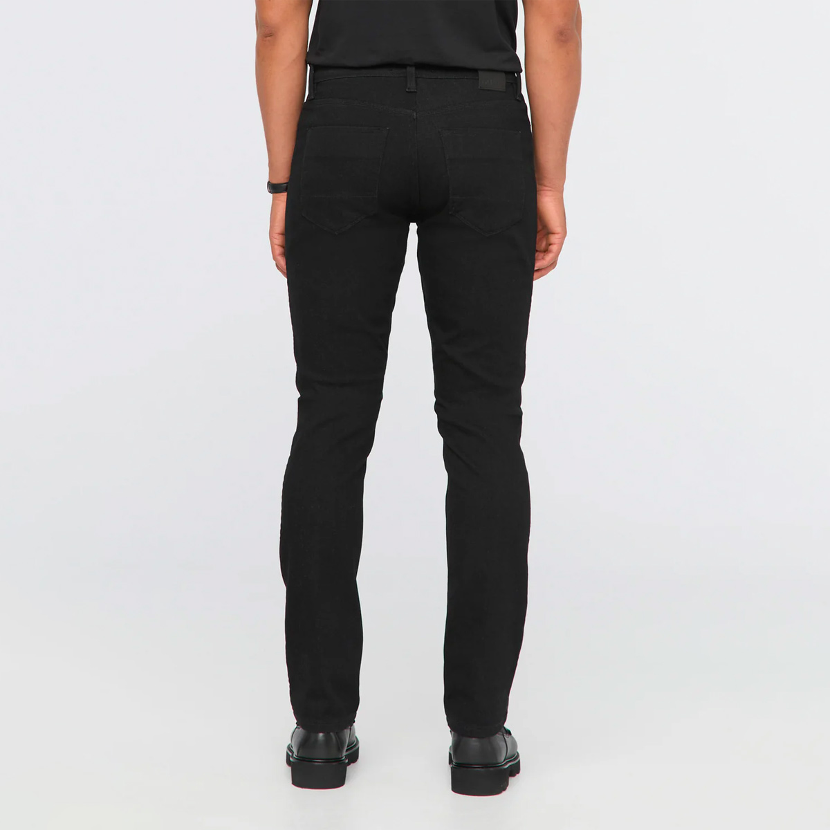 DUER Winter Tech Fleece Relaxed Fit Straight Jeans Herren Duer_Tech-Fleece-Denim-Relaxed-Taper---Black_Men_04