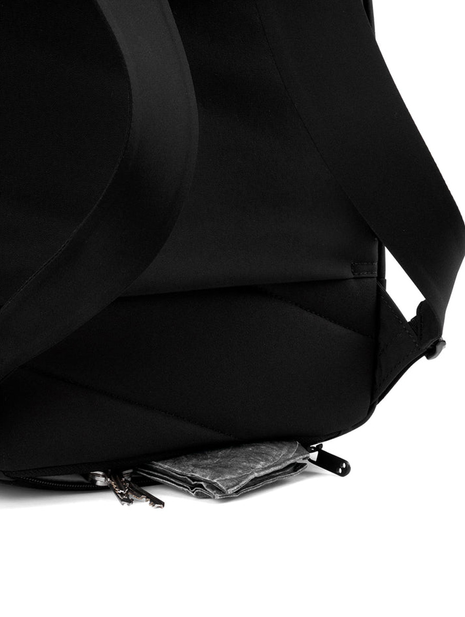 Pinqponq Kontor Solid 16L Business Rucksack pinqponq_KONTOR_Rucksack_solid-black_07