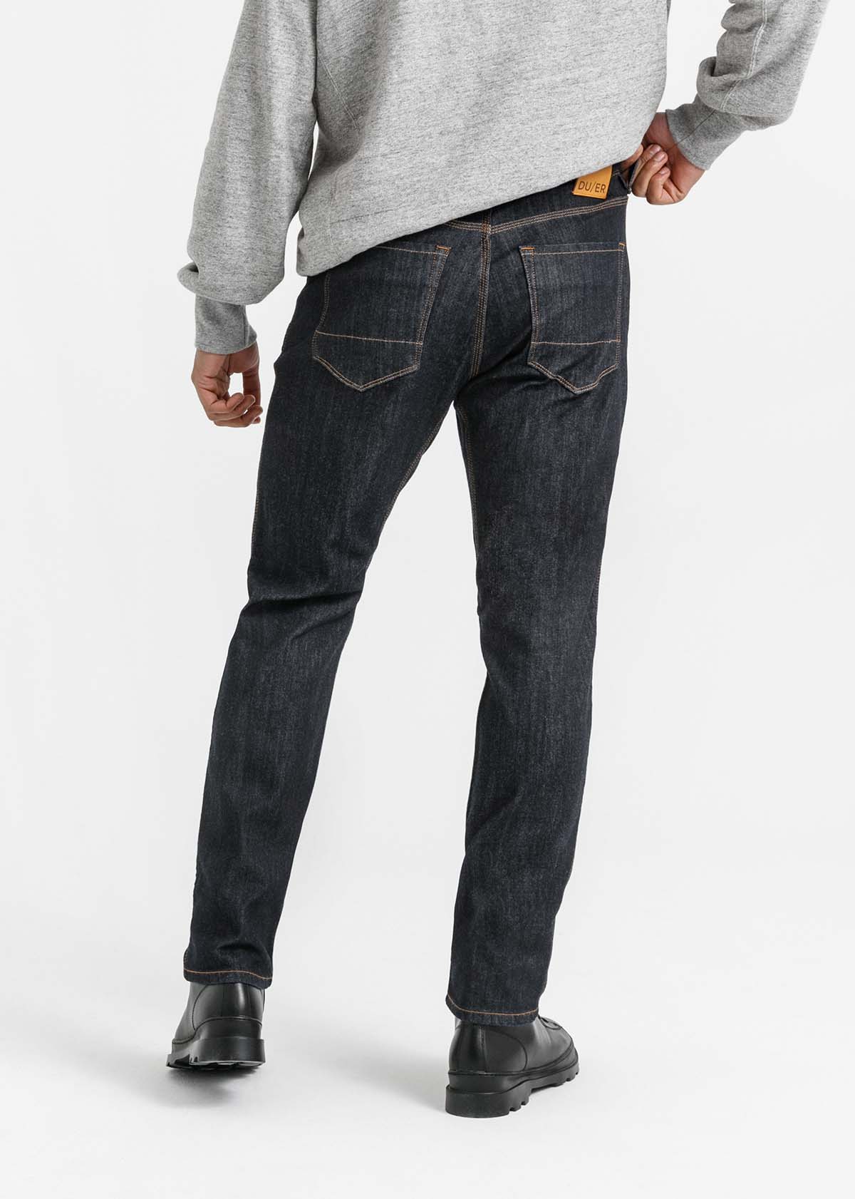 DUER Winter Tech Fleece Relaxed Fit Straight Jeans Herren Duer_MFFR3025-Fireside-Performance-Denim-Relaxed-Men-Heritage-Rinse-Back