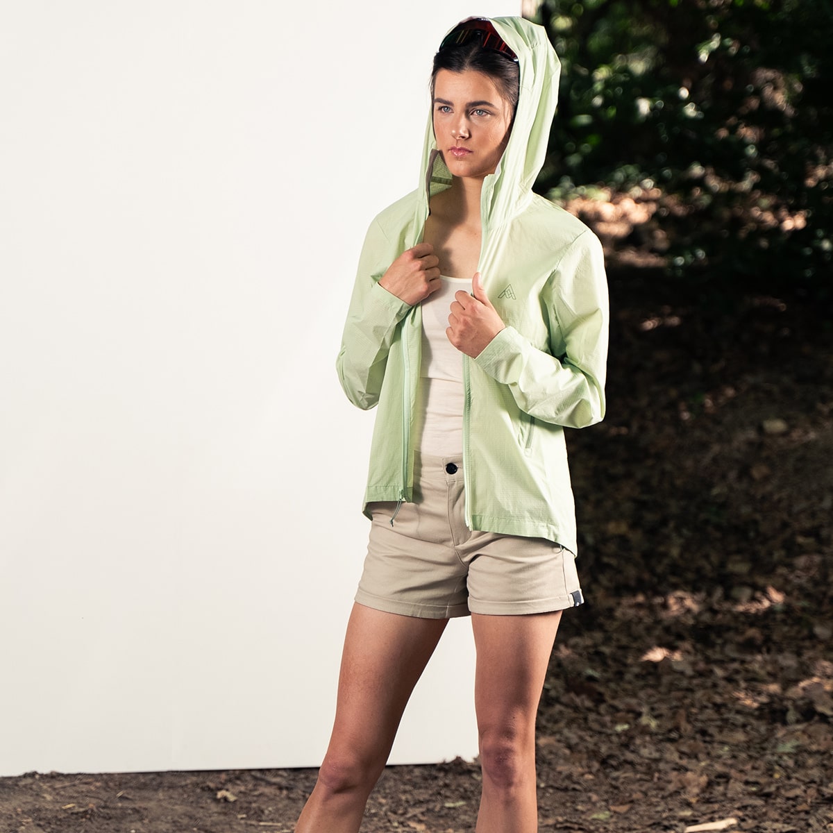 7mesh Northwoods Windjacke Damen outfit-lynn-7mesh-windshell-kapuze