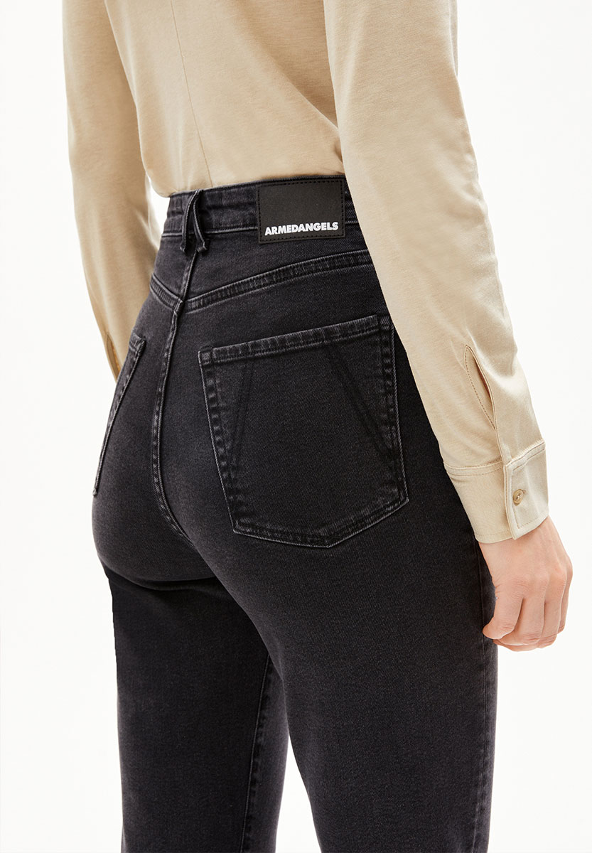 ARMEDANGELS Mairaa Comfort High Waist Tapered Jeans Damen Armed-Angels_MAIRAA-COMFORT_Jeans-Women_black-washed-authentic_03