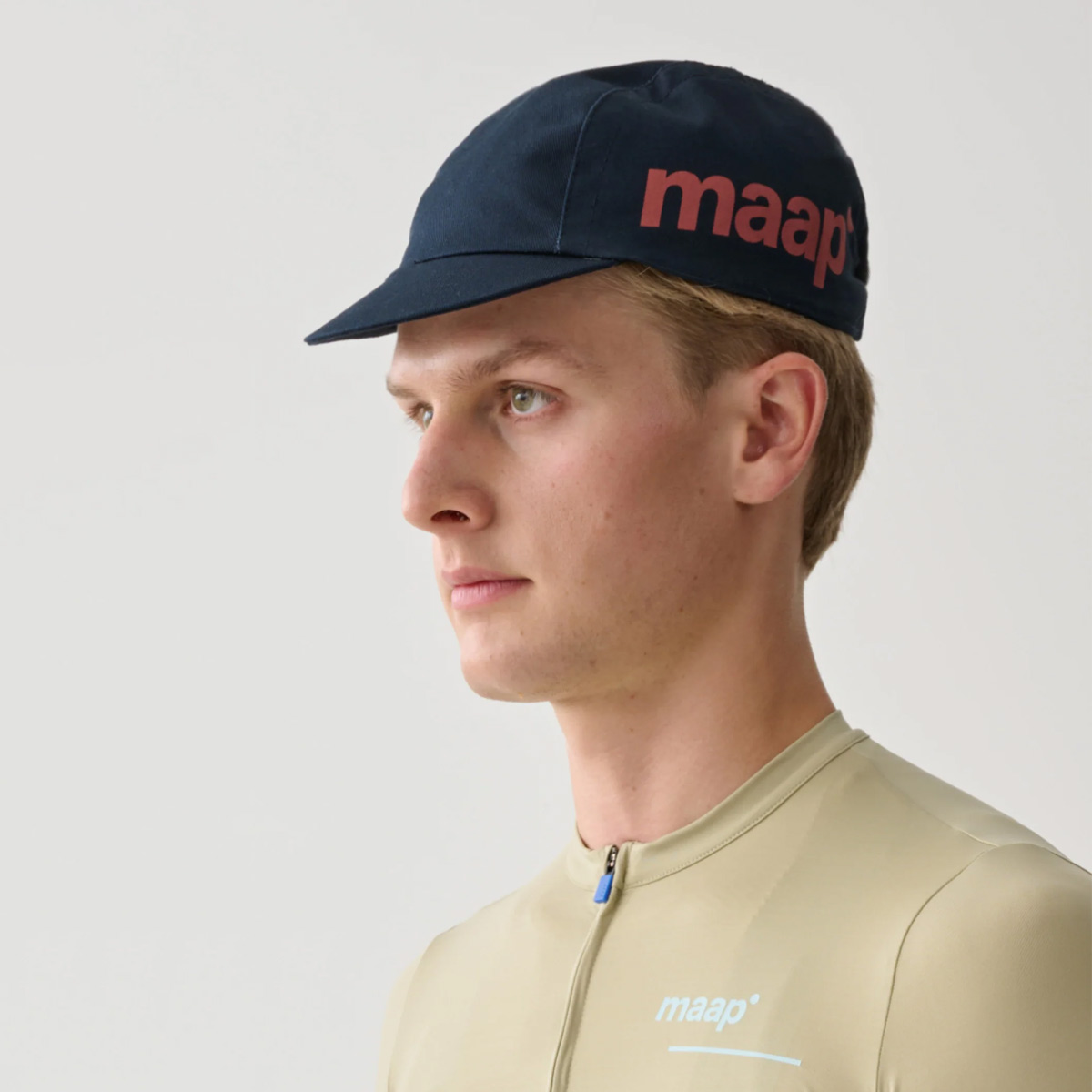 Maap Training-Cap Unisex Radsport Midnight dunkelblau on Model von Links