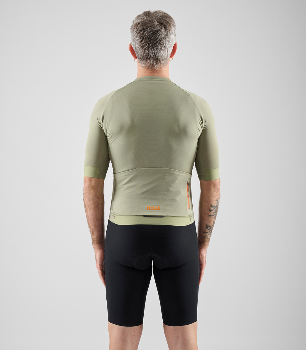 PEdALED Element Lightweight Radtrikot Herren PEdALED_ELEMENT_JERSEY-LTW_OLIVE-GREEN_04