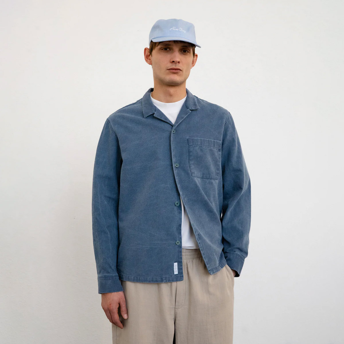 Rotholz Leisure Shirt Organic Cotton Unisex Hemd Biobaumwolle blau Rotholz Leisure Shirt Organic Cotton Unisex Hemd Biobaumwolle blau am Model von Vorne lässig