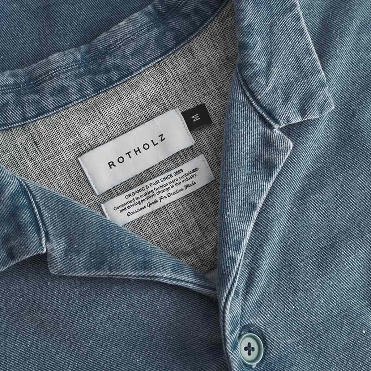 Rotholz Leisure Shirt Organic Cotton Unisex Hemd Biobaumwolle blau Rotholz Leisure Shirt Organic Cotton Unisex Hemd Biobaumwolle blau Detail Logos Labels Kragen
