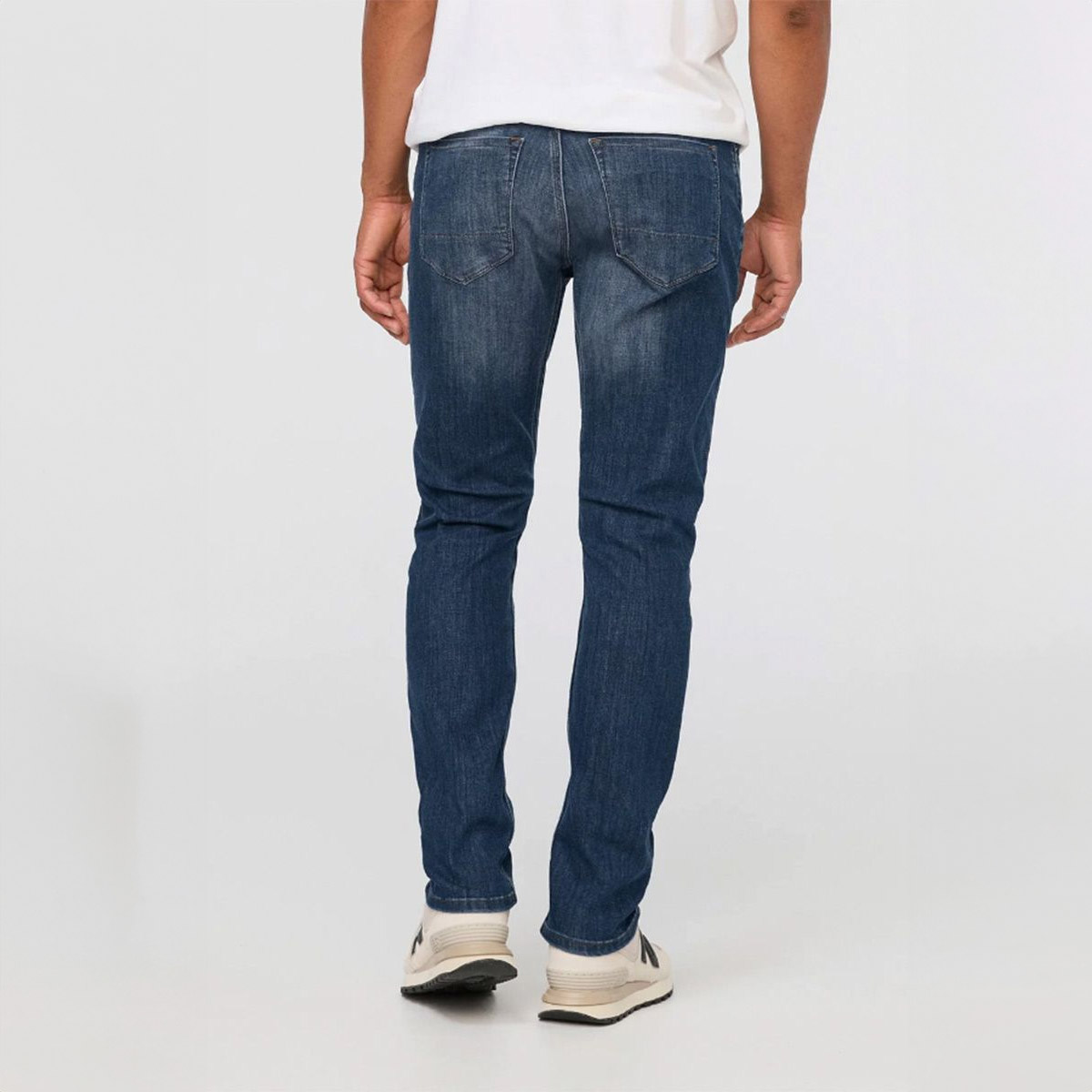 Performance Denim Relaxed Taper Jeans Men